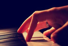 开云体育在线-追光十年铸一剑：无名追逐者登顶击剑王座的逆袭史诗