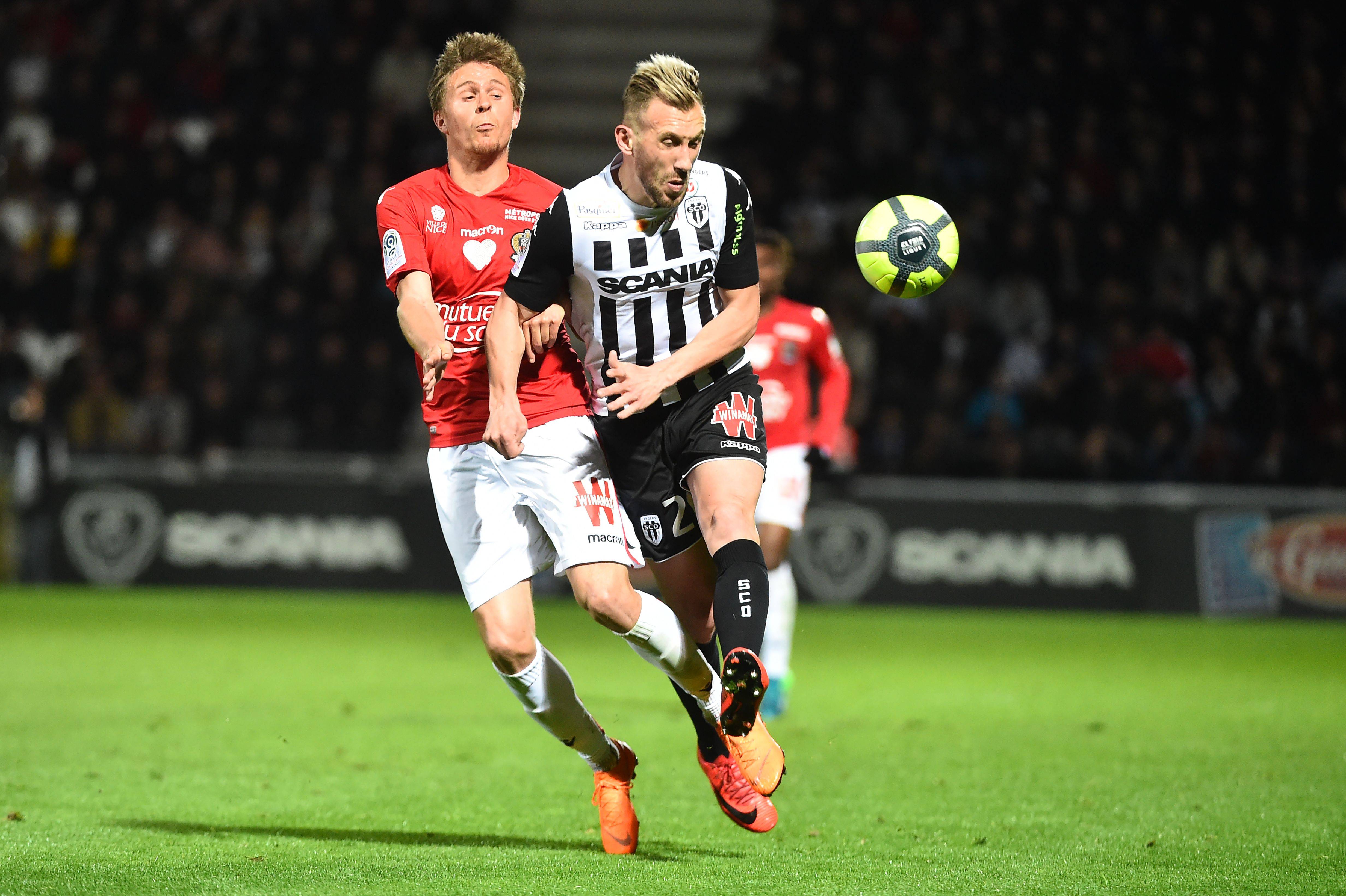 包含圣埃蒂安客场逼平昂热,保持轮不败纪录的词条 包含圣埃蒂安客场逼平昂热,保持轮不败纪录的词条