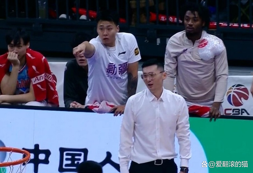 开云体育平台APP-赛场上的争夺，引发球迷热议