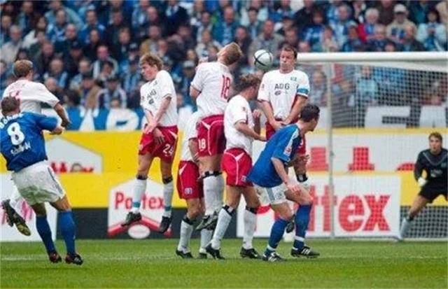 开云体育平台APP-包含沙尔克主帅力挺球队士气，盼重现德甲巅峰的词条