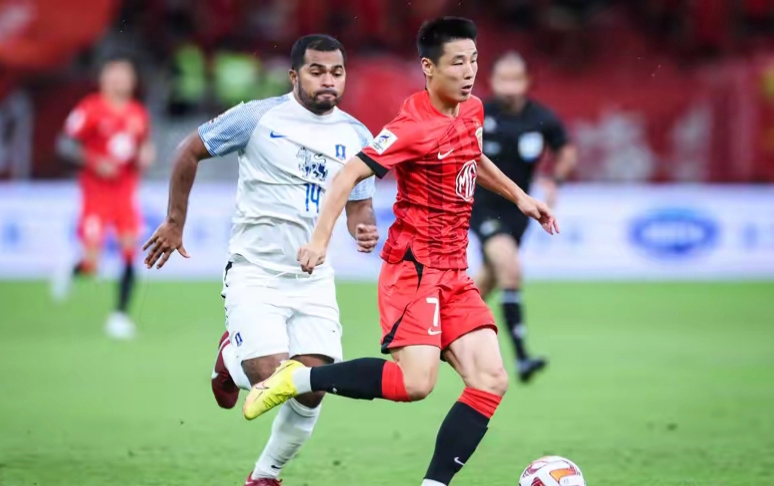 开云平台-包含中超球队惊险抢分，亚冠热闹场面持续的词条