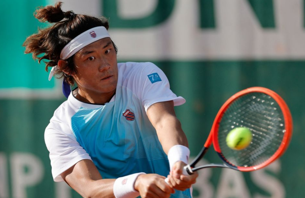 开云体育下载-队伍实力对抗，争夺胜利的女一哥