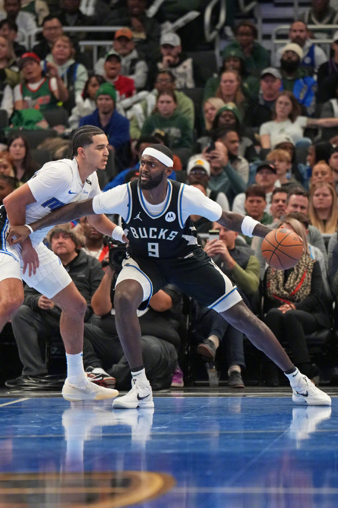 雄鹿队保持不败纪录，继续领跑球队