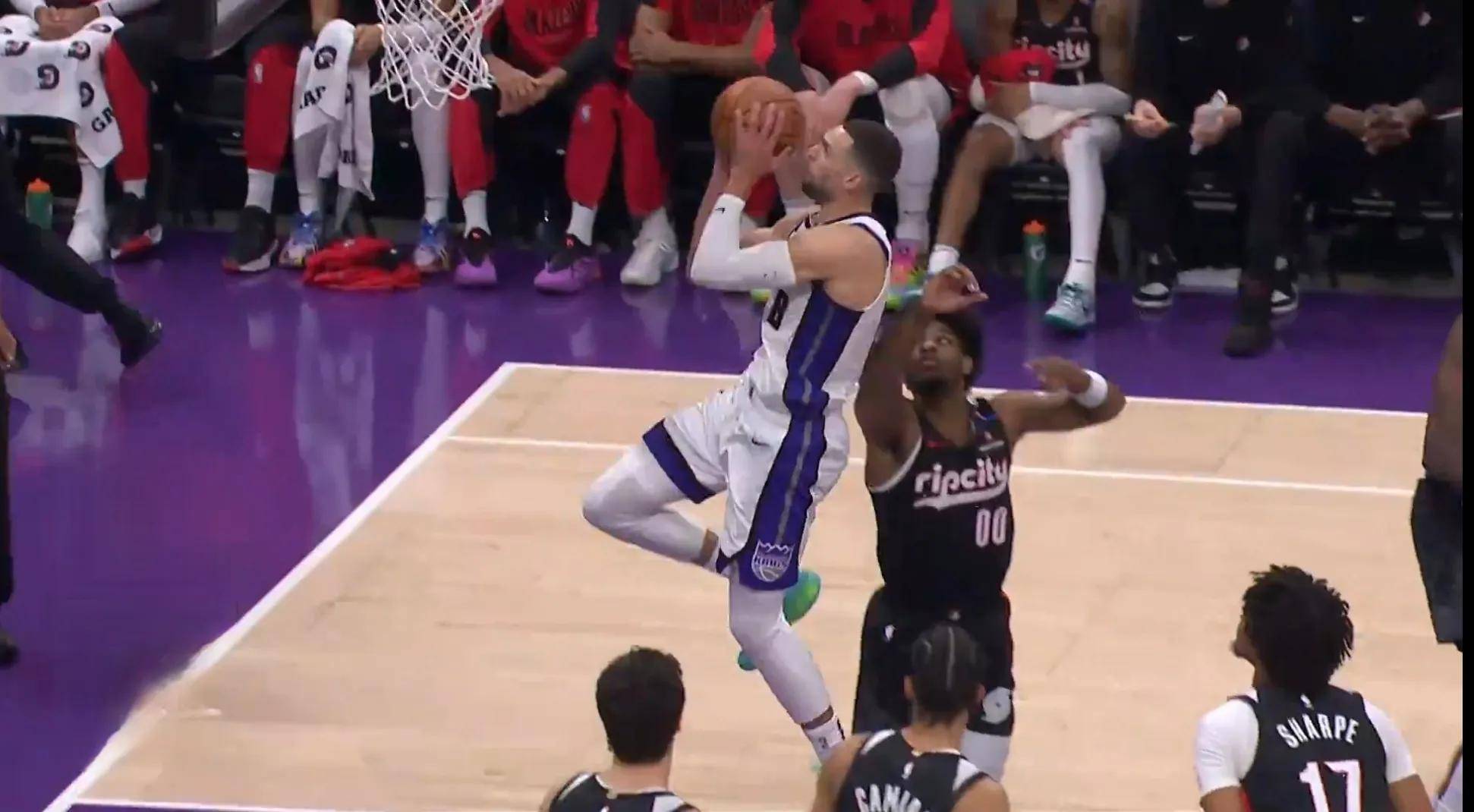 开云体育中国-包含独行侠队失利惨遭逆转，球员士气低迷的词条