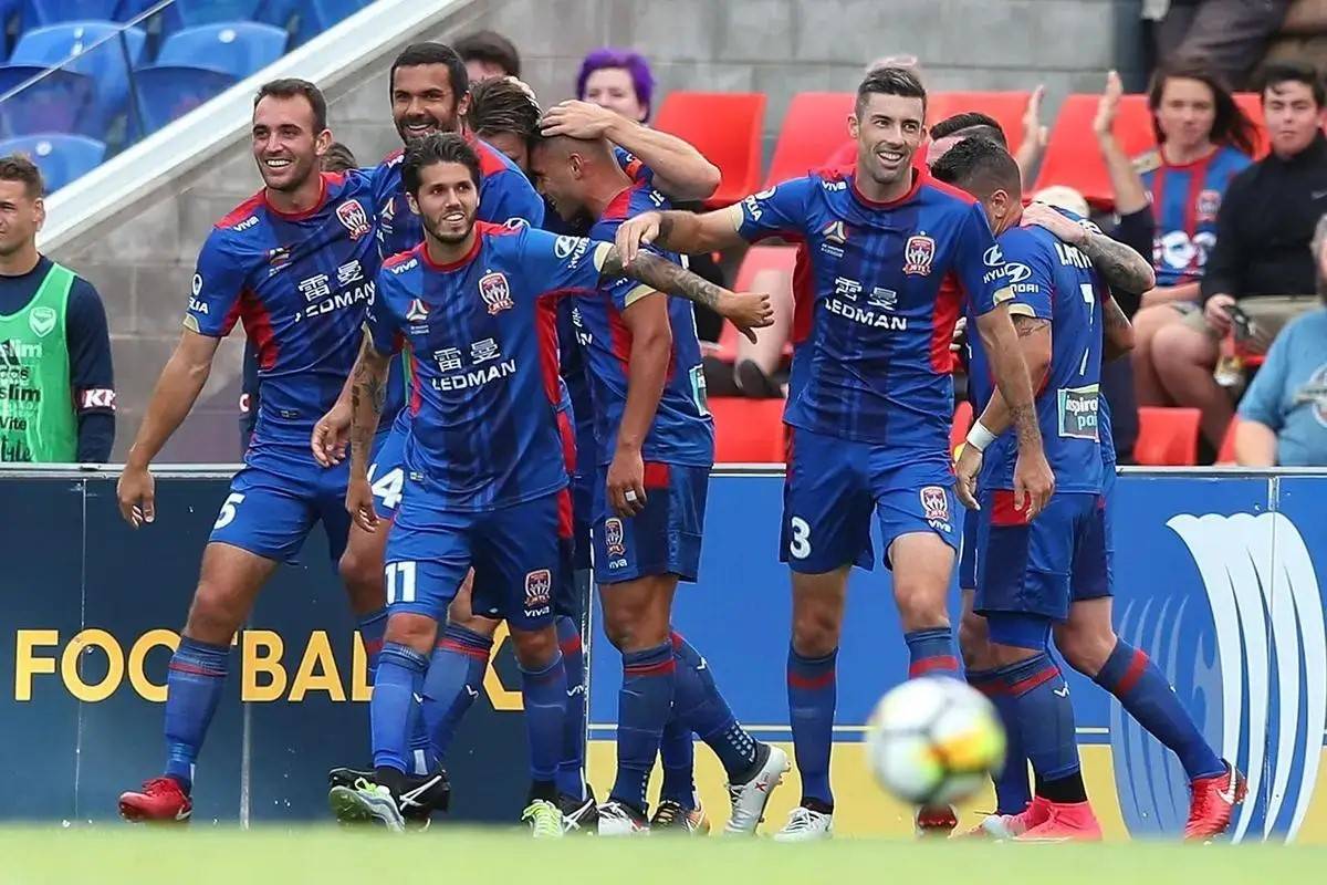 包含澳洲职业联赛交易传闻曝光，球队引援买卖动作频频的词条