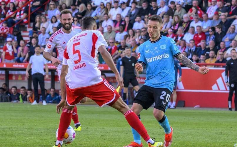 开云体育-奥格斯堡客场取胜，稳固中游位置的简单介绍