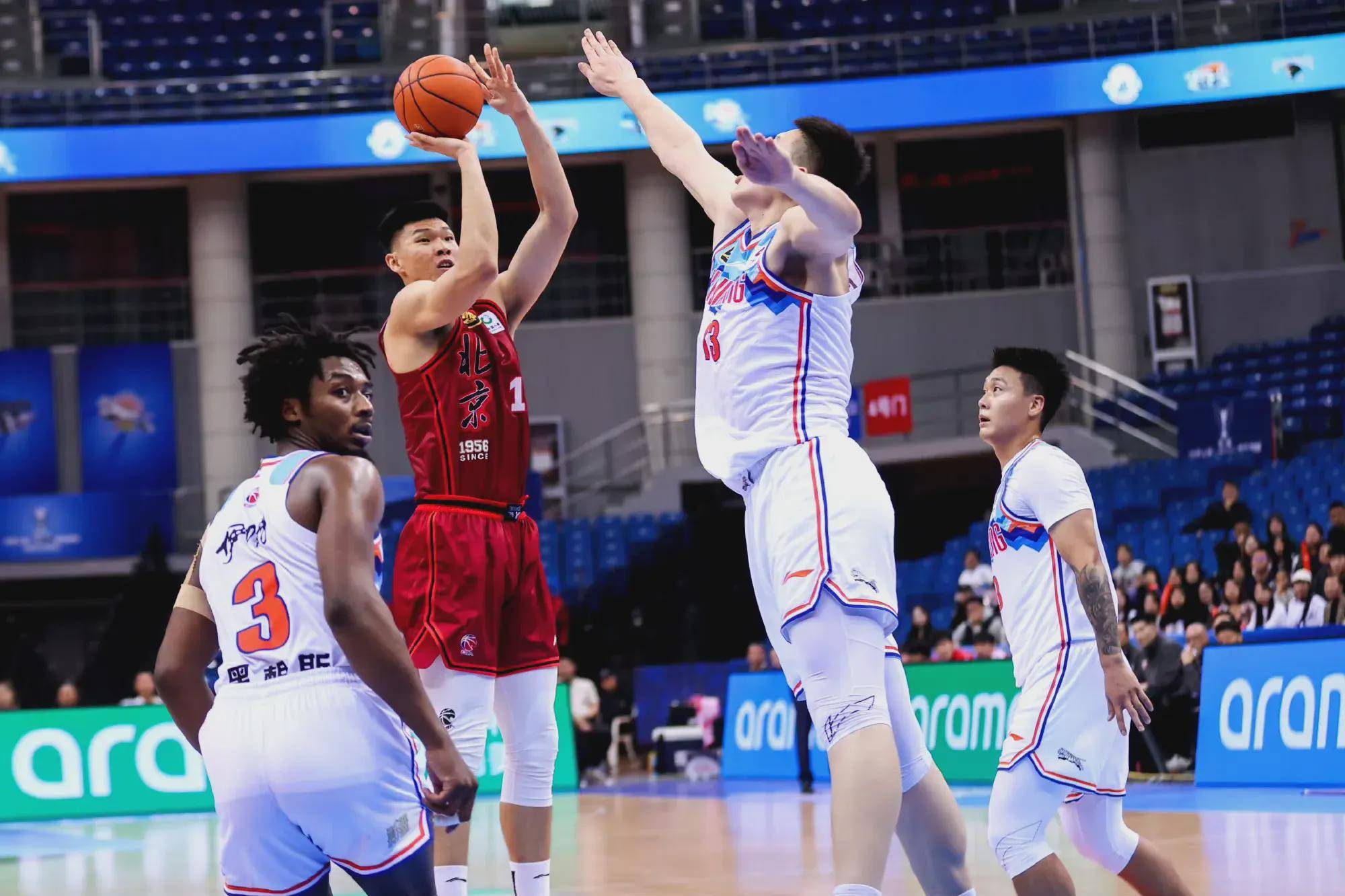 开云下载-新疆球员表现抢眼，帮助球队取得胜利