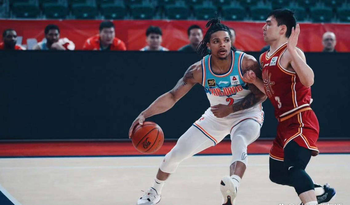 新疆球员表现抢眼,帮助球队取得胜利 新疆球员表现抢眼,帮助球队取得胜利