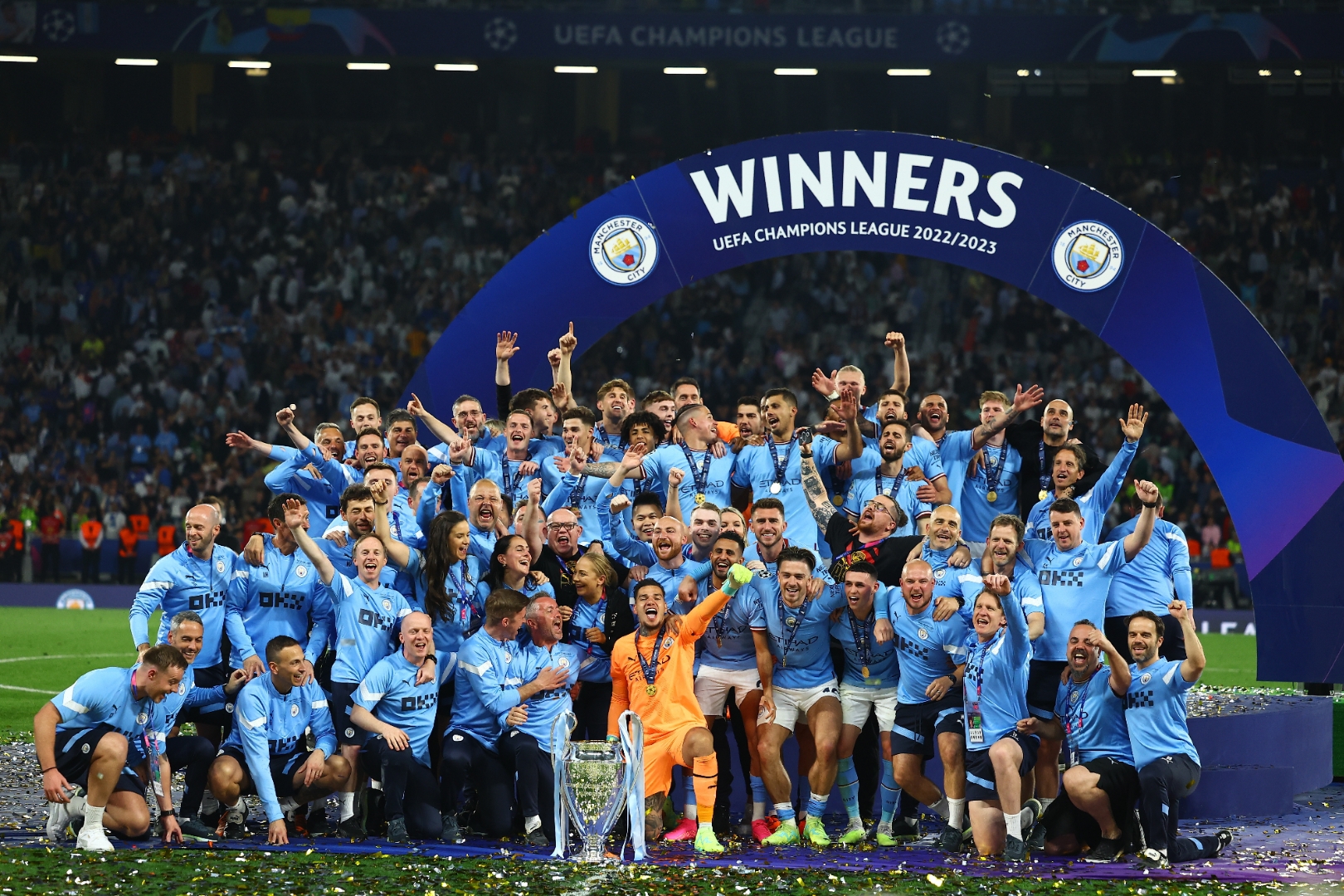 曼城全队合作无间,轻松击败对手 曼城全队合作无间,轻松击败对手