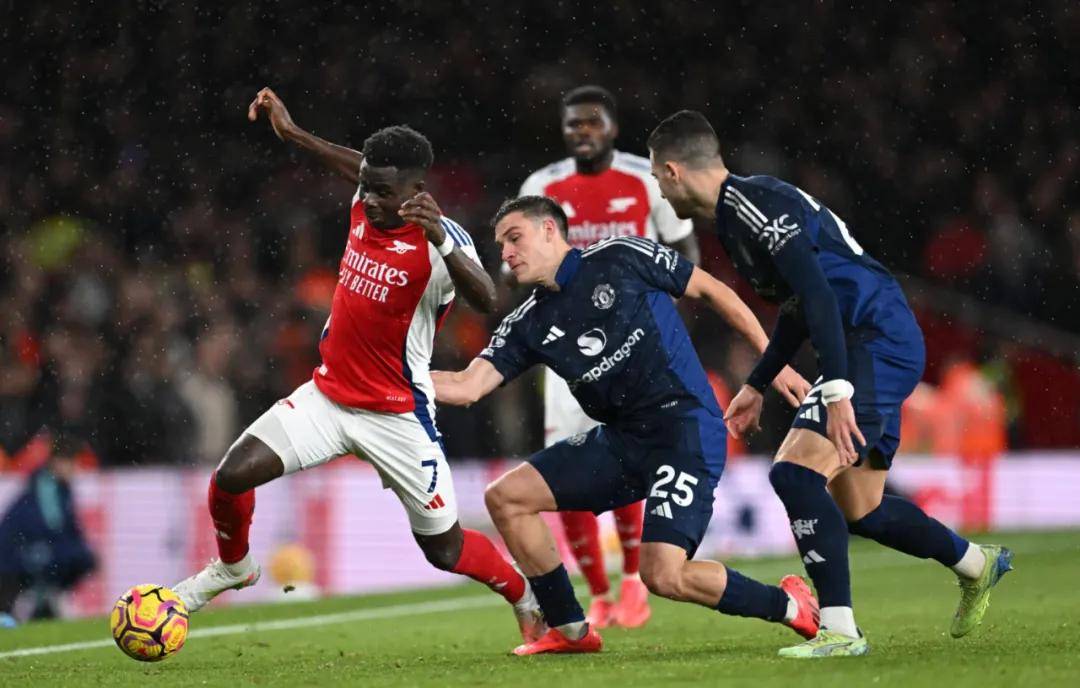 开云体育APP下载-曼联前锋帕尔多表现低迷，遭遇射门短板