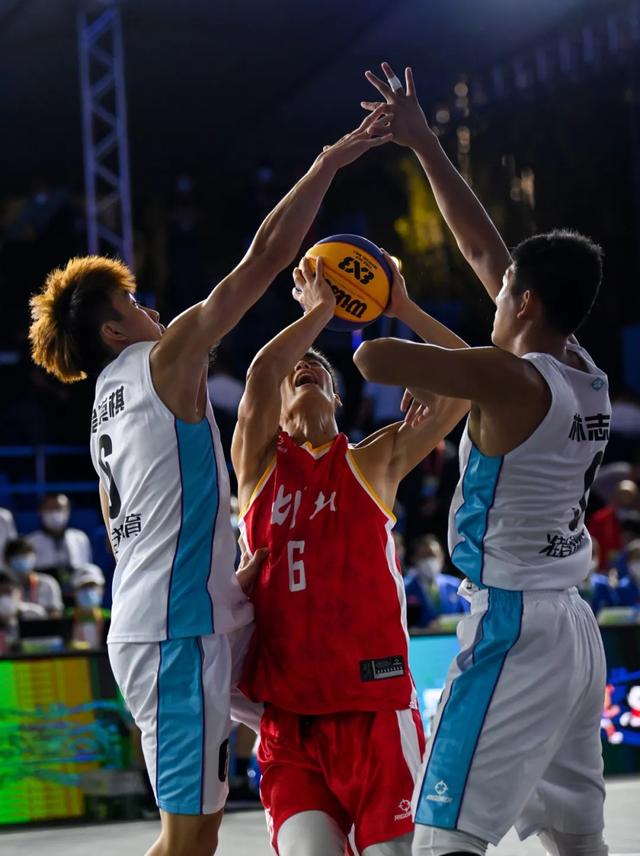 开云体育中国-湖北队在比赛中拼尽全力战胜对手