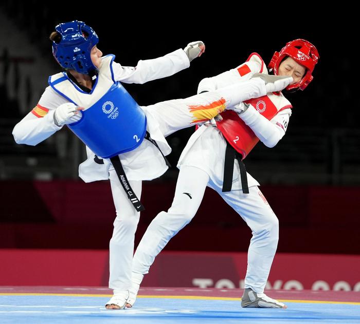 湖北队在比赛中拼尽全力战胜对手 湖北队在比赛中拼尽全力战胜对手