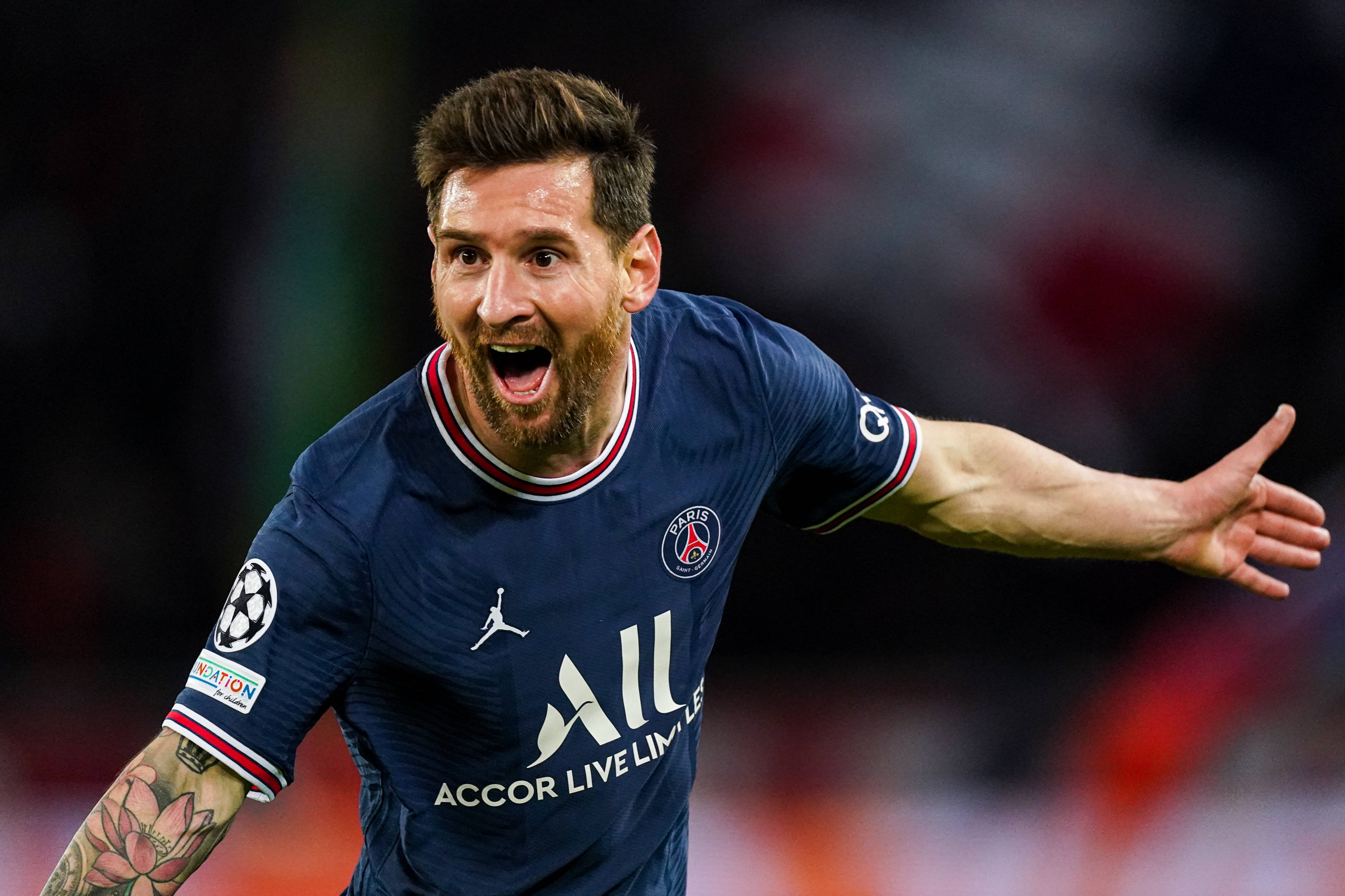 开云体育下载-斯特拉斯堡队球员宣布新恋情，被狗仔偷拍的简单介绍