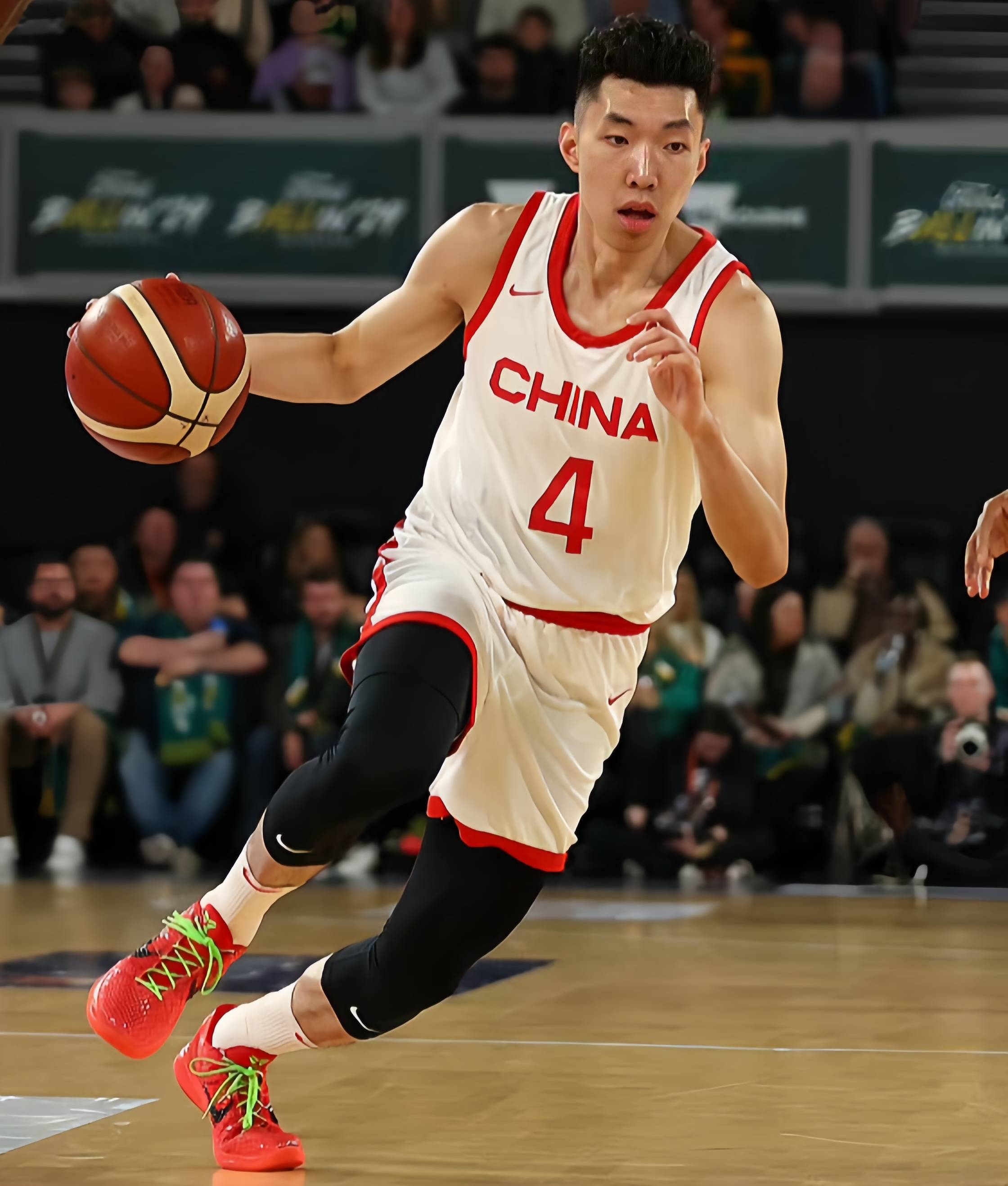 篮球新秀表现出色,成为球队关键一环 篮球新秀表现出色,成为球队关键一环