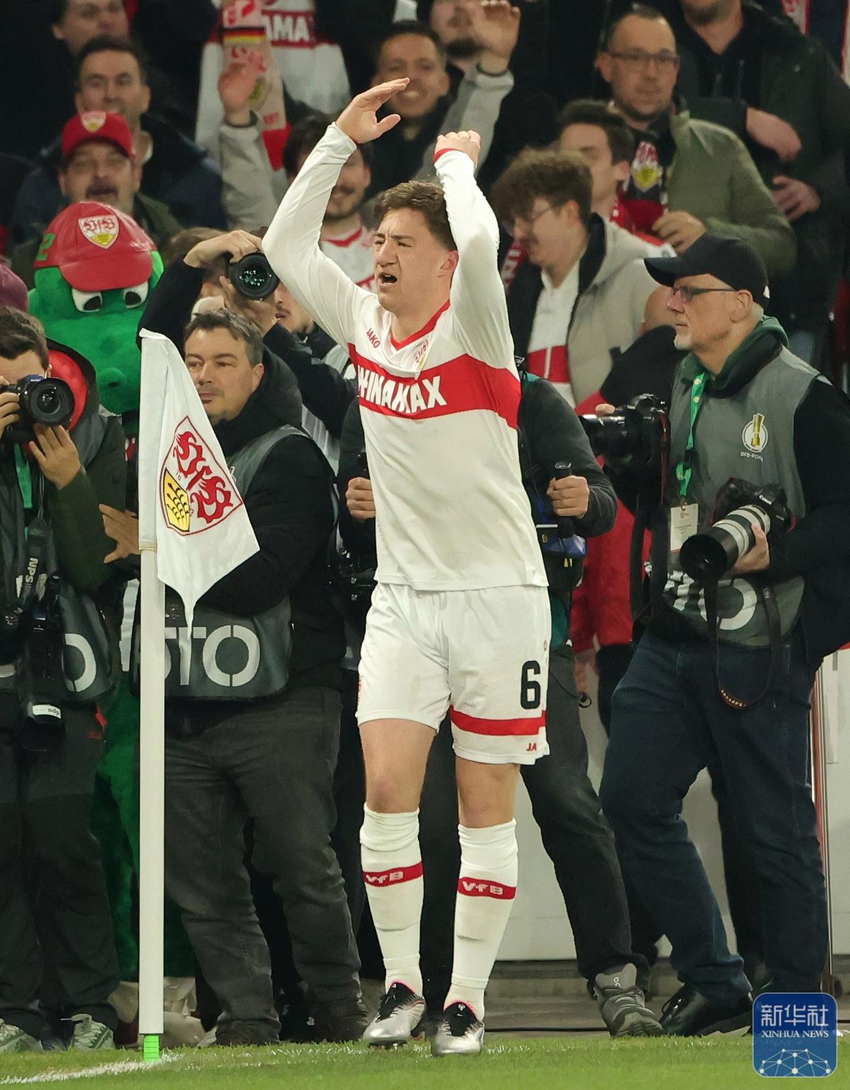 开云体育中国-包含斯图加特足球队在场上发挥出色，夺得胜利的词条