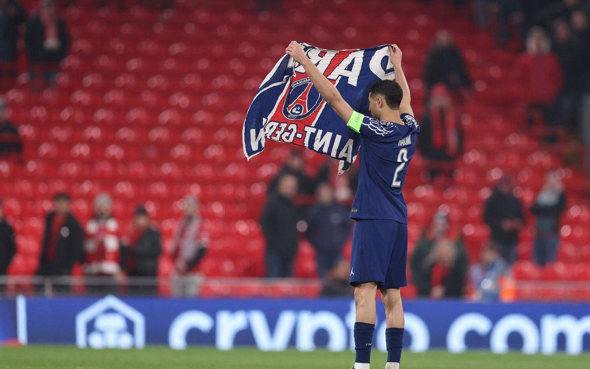 开云平台-包含巴黎圣日耳曼在比赛中豪取三分加速冲冠的词条