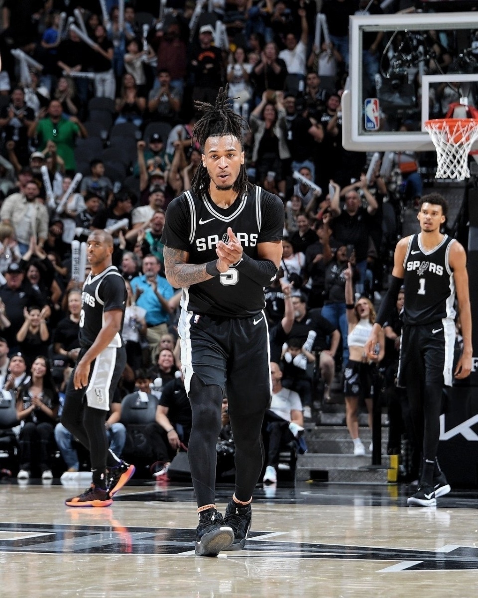 开云体育在线-马刺队球员表示要奋力争取每一个胜利