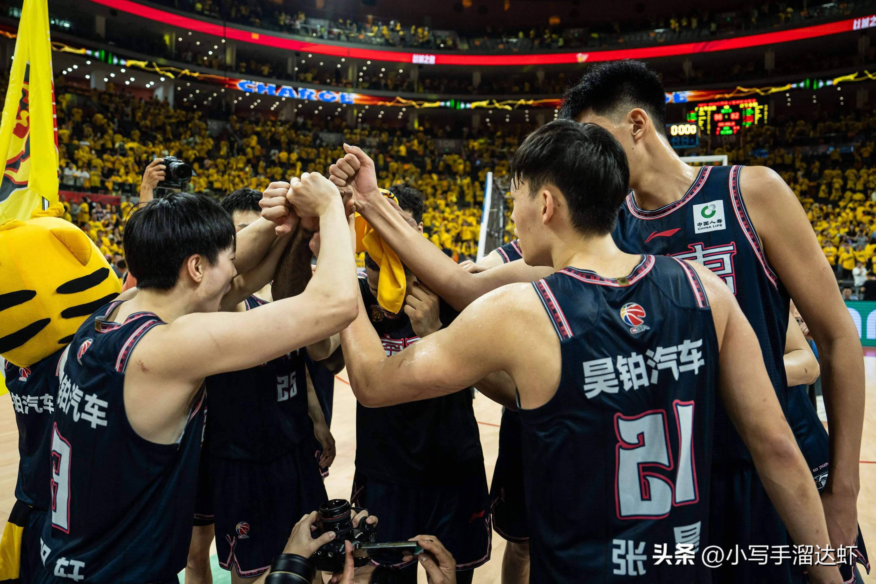 开云体育官网-上海队遭遇三连败，季后赛前景堪忧的简单介绍