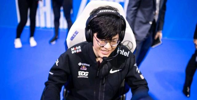 开云体育在线-DFM碾压DK，Meiko团战一打五小组赛3:1（首尔）