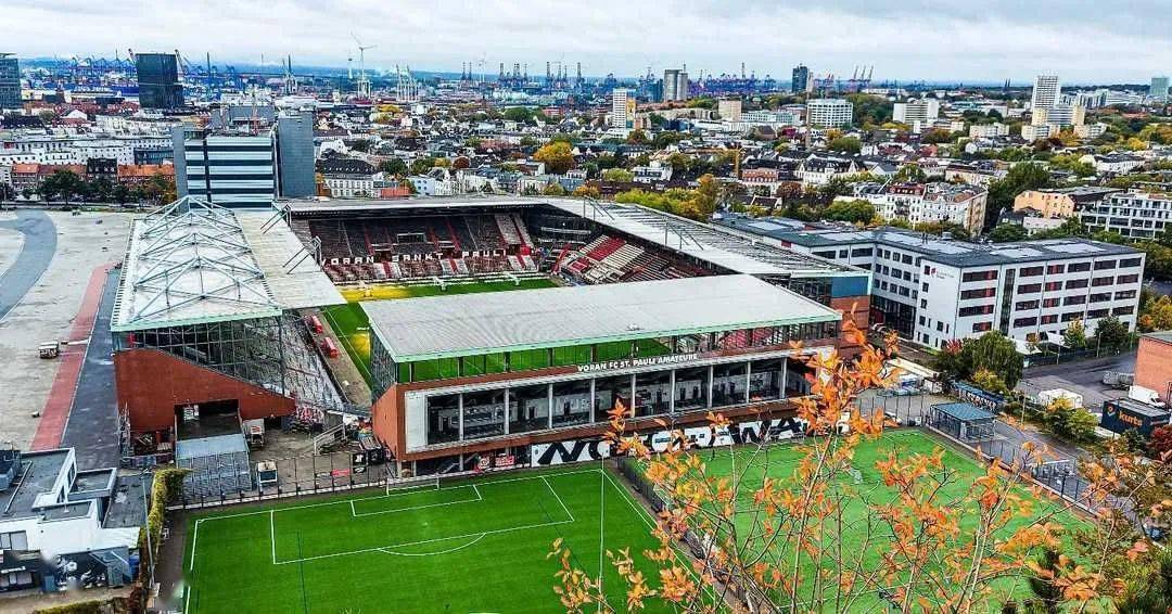 汉堡球队未能避免降级,保级任务艰巨 汉堡球队未能避免降级,保级任务艰巨