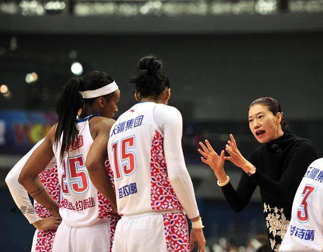 开云平台-爱沙尼亚选手脱颖而出夺得篮球比赛银牌