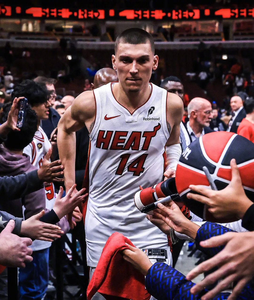 开云体育app-热火力克黄蜂，巴特勒砍下30分