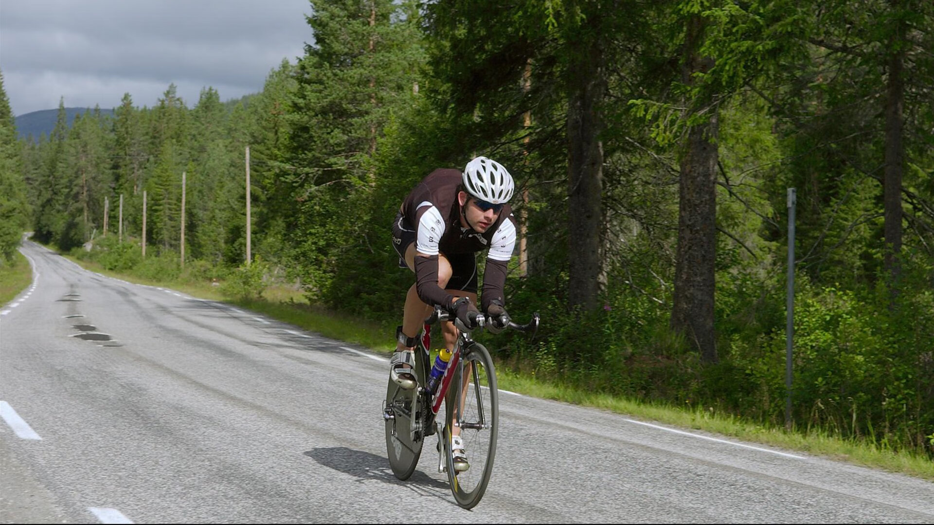 切特·霍姆格伦，总决赛之夜，沉默的刀刃如何划破钢筋森林
