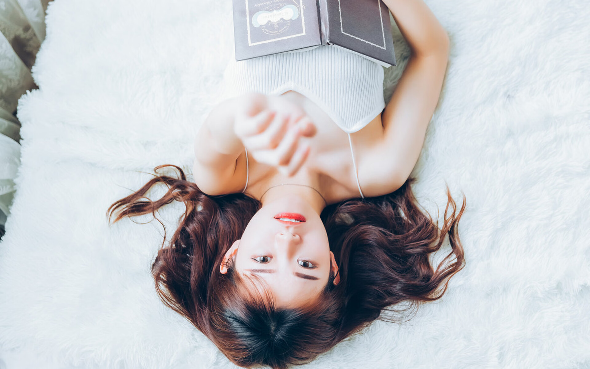 引擎轰鸣与临门一脚，当F1街道赛的极速夜遇上弗拉霍维奇的制胜球